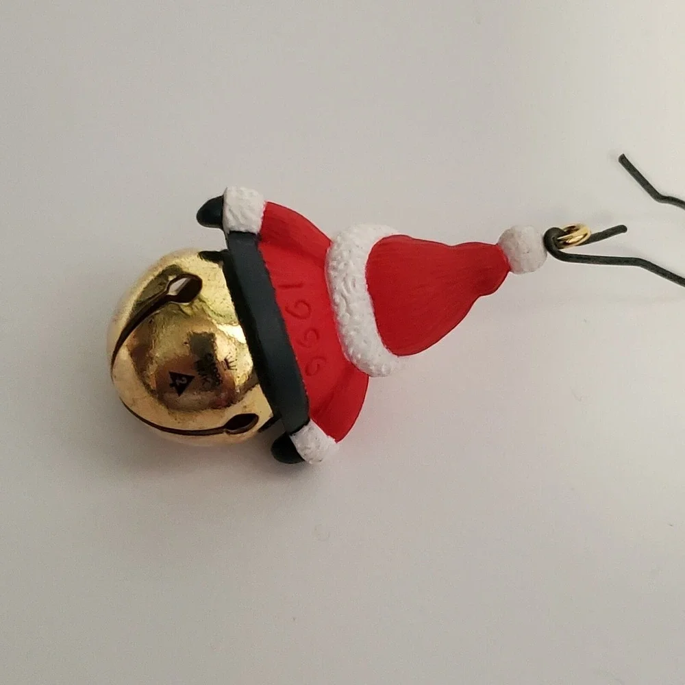 Hallmark Keepsake Ornament Santa Claus Jingle Bell Collector's‎ Series Christmas